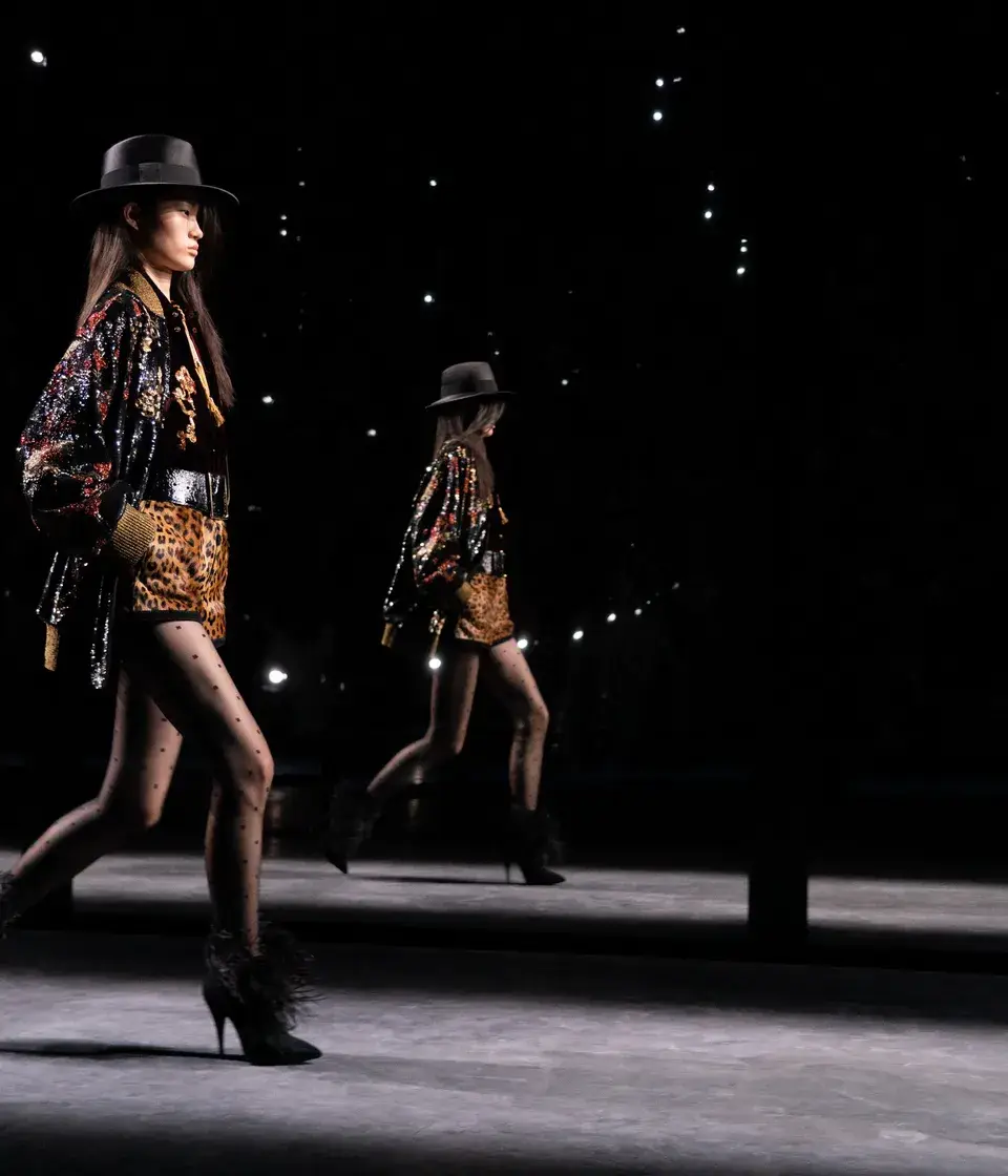 Yves Saint Laurent no topo do desejo global: o valor da identidade no pós crise