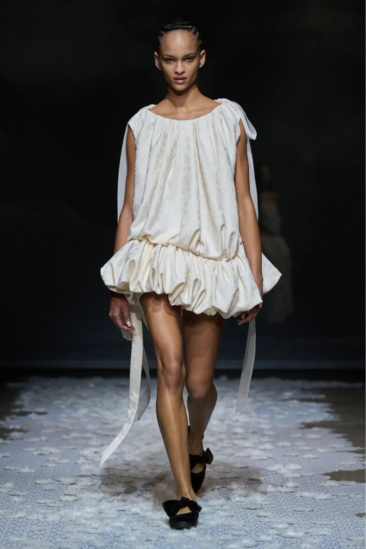 LONDRES: SEMANA DE MODA FEMININA PRIMAVERA/VERÃO 2027/28