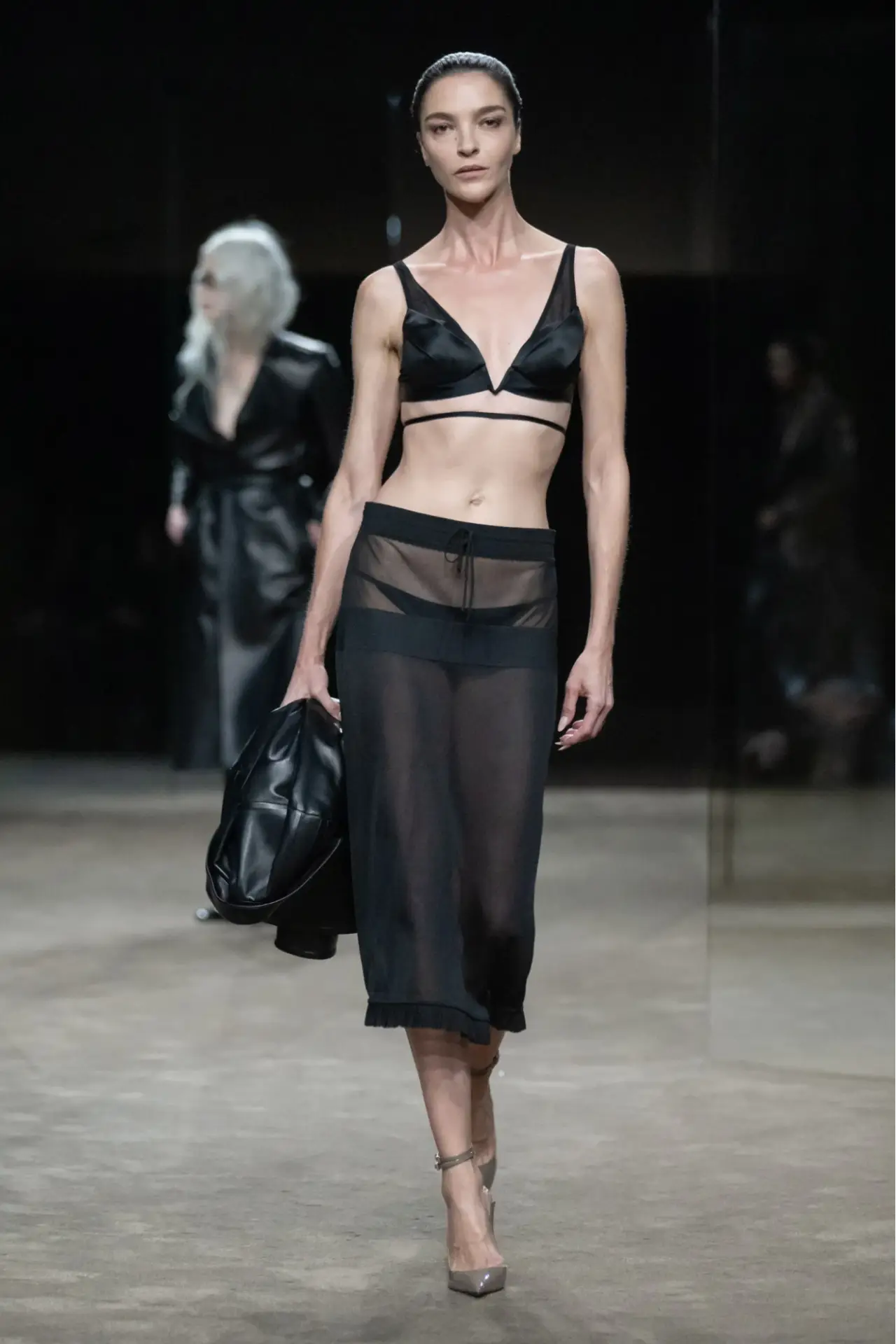 PARIS: SEMANA DE MODA FEMININA PRIMAVERA/VERÃO 2027/28